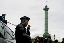 Un policier place de la Bastille, à Paris, le 24 octobre 2026