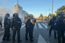 Des forces de l'ordre à la porte de Charenton à Paris, le 31 octobre 2026.