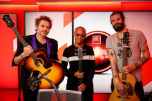 -M-, Gail Ann Dorsey et Waxx dans Foudre