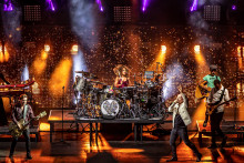 Simple Minds live
