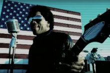 Lenny Kravitz en rock-star dans le clip d'"American Woman"