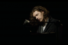 Hozier chante "Better Love" pour le film "Tarzan"