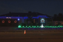 Un jeune Australien a synchronisé sa décoration de Noël sur "Thunderstuck" d'AC/DC