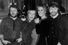 Photo d'archive du groupe ABBA posant à Londres le 5 novembre 1982.