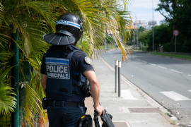 La police municipale durant les émeutes en Nouvelle-Calédonie, le 15 mai 2024.