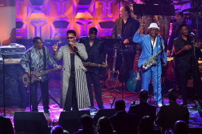 Le saxophoniste Dennis Thomas (à droite), avec Kool and The Gang, ici en 2018