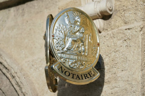 Une enseigne de notaire (illustration)