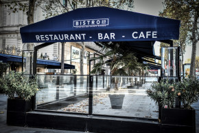 La terrasse vide d'un restaurant fermé sur l'avenue des Champs-Elysées à Paris, le 12 novembre 2020 (illustration).