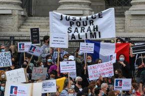 Une manifestation contre la récente décision de la plus haute cour de France selon laquelle le meurtrier de Sarah Halimi n'était pas pénalement responsable, à Lyon, le 25 avril 2021.