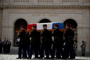 Des gardes républicains dans la cour des Invalides, à Paris, le 9 septembre 2021.