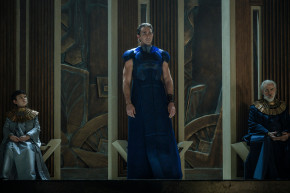 Cooper Carter, Lee Pace et Terrence Mann dans “Foundation,”