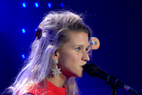 Selah Sue interprète "Pills" dans "Le Grand Studio RTL"