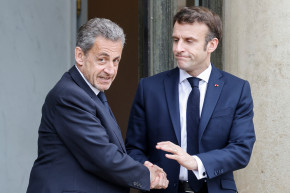 Nicolas Sarkozy et Emmanuel Macron, le 25 février 2022.