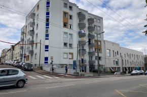 Deux jeunes à scooter sont morts après avoir percuté un véhicule, suite à un refus d'obtempérer à Limoges.