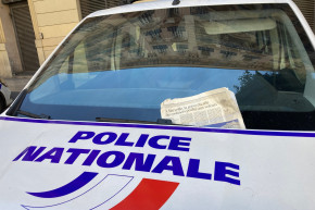 Une voiture de police