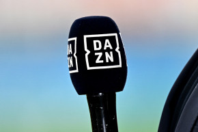 Un micro du diffuseur DAZN