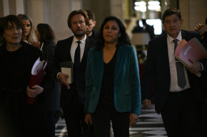 Sept députés et sept sénateurs sont réunis en Commission mixte paritaire.