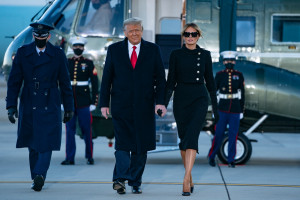 Le président américain sortant Donald Trump et son épouse Melania Trump à Joint Base Andrews dans le Maryland, le 20 janvier 2021.