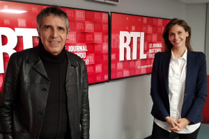 Julien Clerc et Ophélie Meunier dans le journal inattendu le 6 mars 2021