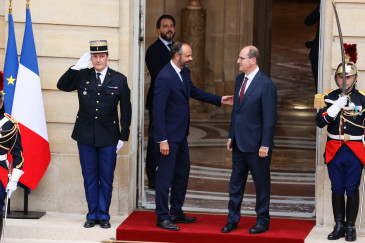 Édouard Philippe invite Jean Castex à rentrer dans l'hôtel de Matignon, le 3 juillet 2020