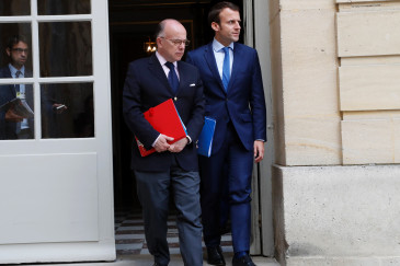 Bernard Cazeneuve et Emmanuel Macron, le 28 mai 2016 à Paris