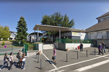 L'entrée du lycée Monteil à Rodez (Aveyron).