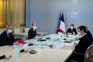 Le président Emmanuel Macron lors d'un Conseil de défense avec Bruno Le Maire, Jean Castex et Olivier Veran à l'Elysée, le 12 novembre 2020.