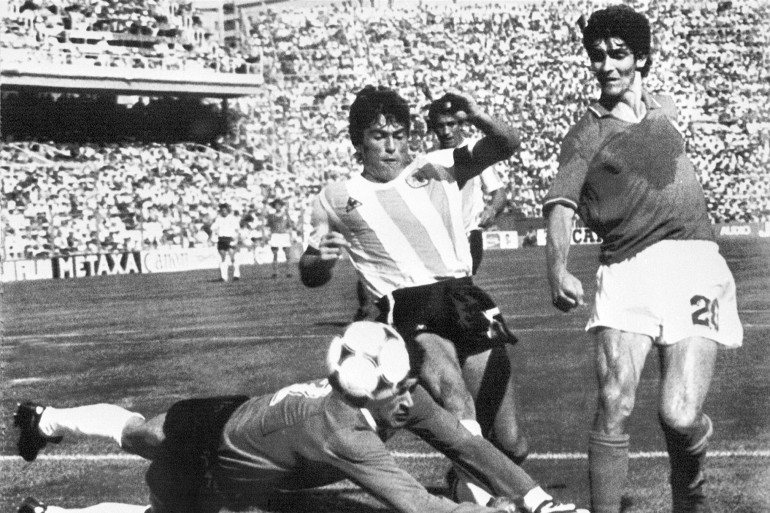 Photo : Diego Maradona - Argentine / Belgique - Coupe du monde 1982 - foot football - action