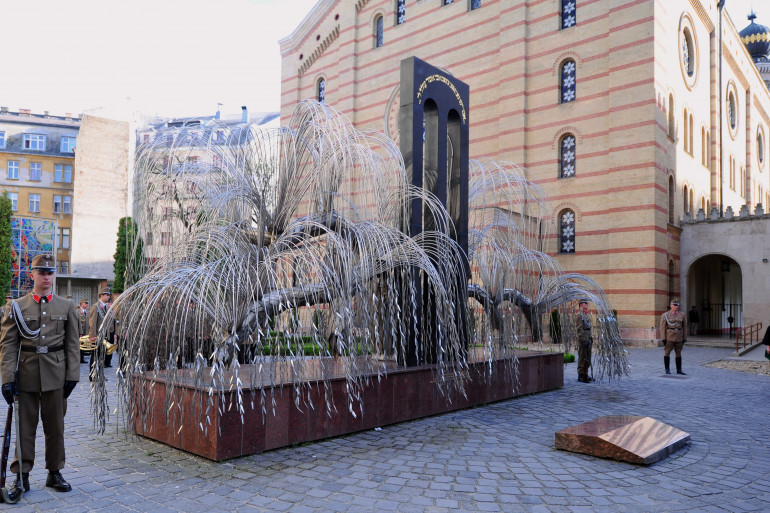 Mémorial de l'Holocauste devant la synagogue de Budapest