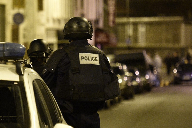 La police dans la rue Bichat où a eu lieu la première fusillade des attentats à Paris, le 13 novembre 2015 (illustration)