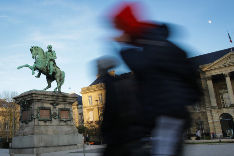 La statue de Napoléon en face de l'Hôtel de Ville de Rouen.