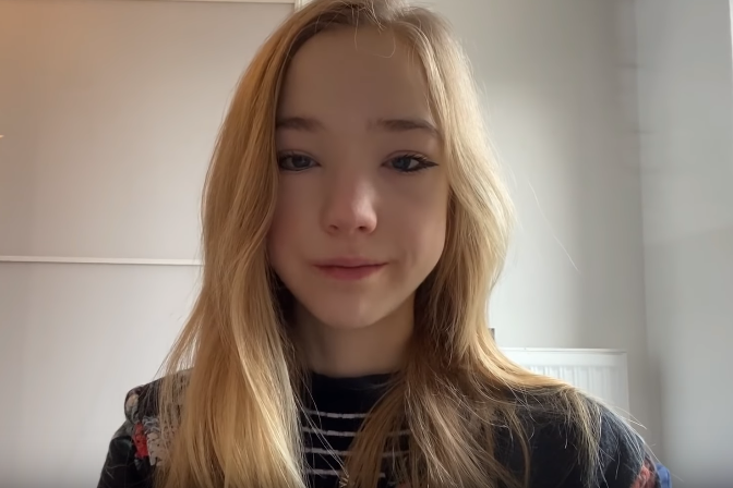 Naomi Sbeit, alias "l'anti Greta", une climatosceptique allemande de 19 ans, youtubeuse