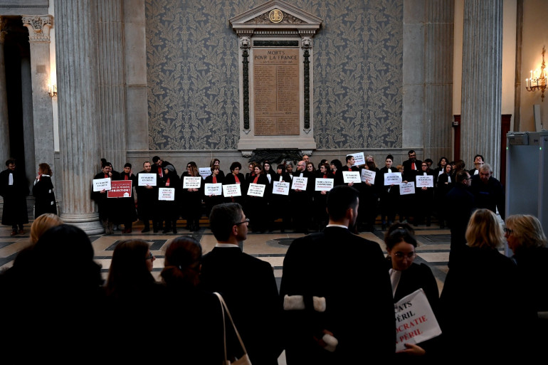 Des avocats en grève contre la réforme des retraites, à Lyon, le 30 janvier 2020.