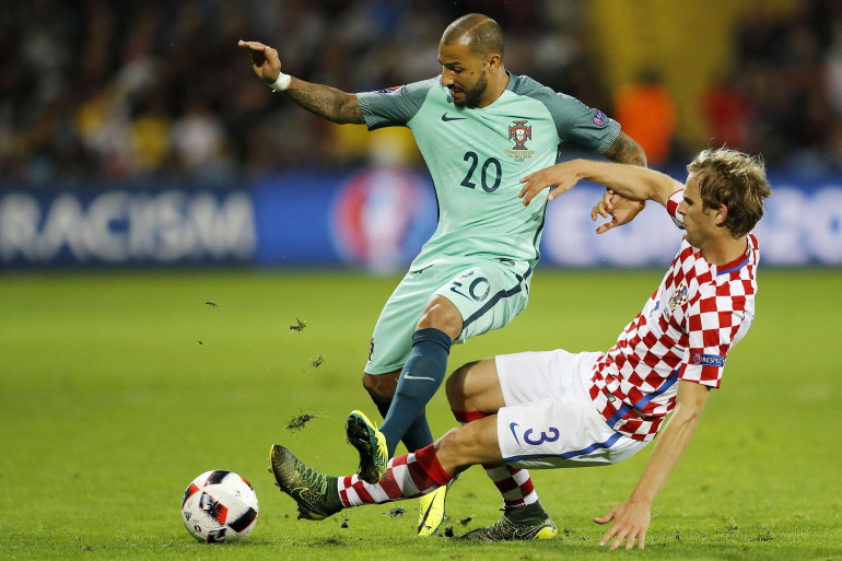 Ricardo Quaresma à la lutte avec Ivan Strinic samedi 25 juin 2016