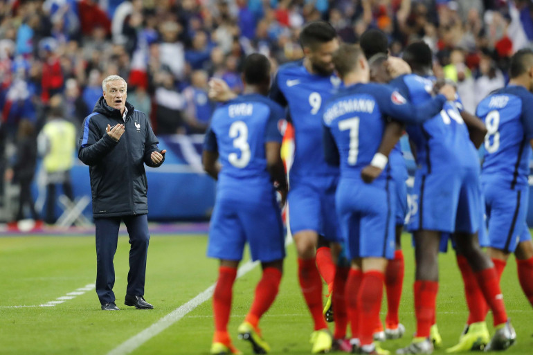 Didier Deschamps et les Bleus dimanche 3 juillet 2016 au Stade de France