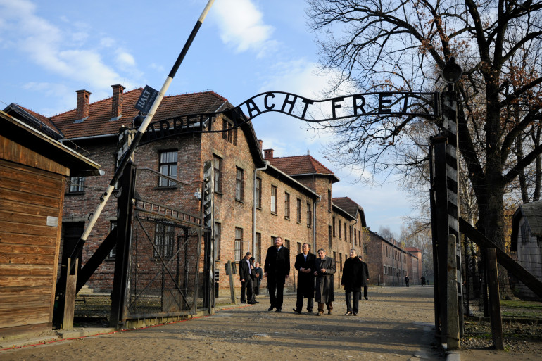 L'entrée du camp d'Auschwitz, le 18 novembre 2013