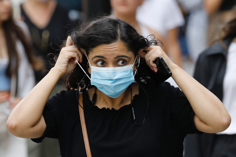 Une passante sur Oxford Street à Londres, le 24 juillet 2020