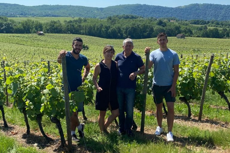 La famille Baudel dans ses vignes résistantes ! Et la vendange de la semaine dernière !