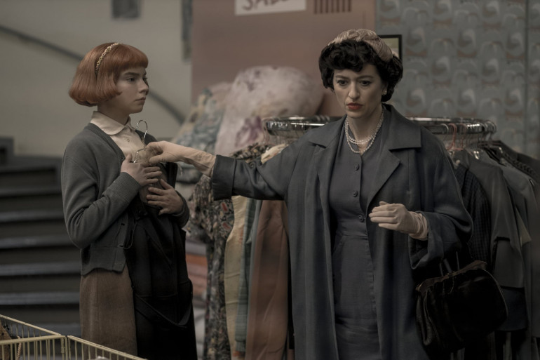 https://images.rtl.fr/~c/770v513/rtl/www/1238762-beth-et-sa-mere-adoptive-pendant-une-seance-shopping.jpg
