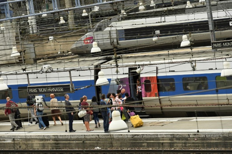 Des usages se pressaient pour monter dans le train