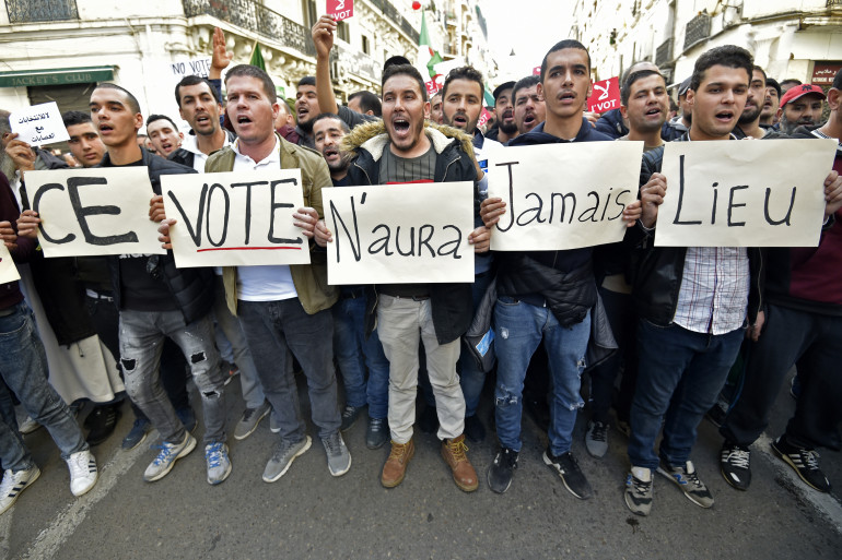 Une manifestation massive a eu lieu dans les rues d'Alger, le 6 décembre