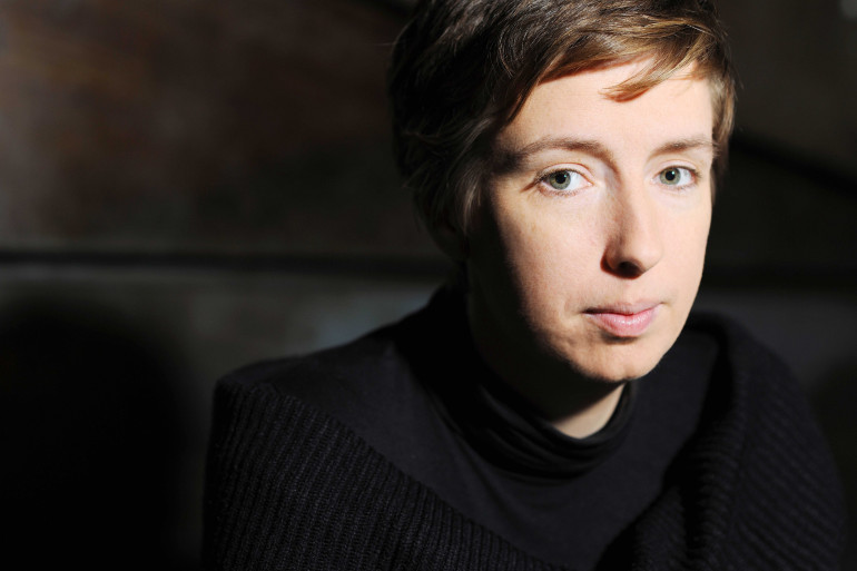 Caroline de Haas, militante féministe aide les femmes victimes de violences
