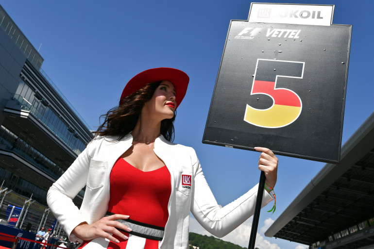 Formule 1 Les Grid Girls Remplacées Par Des Enfants Sur La Grille De Départ