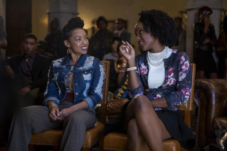 Logan Browning et Antoinette Robertson dans la série Netflix "Dear White People"