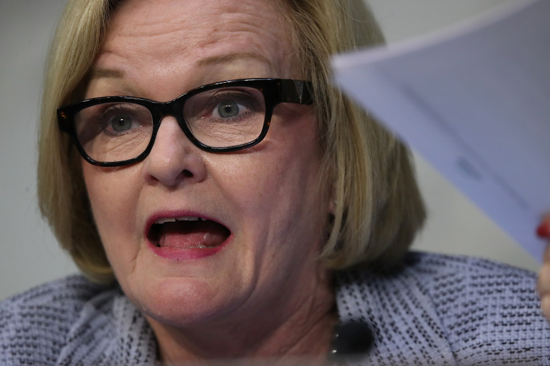 La sénatrice américaine Claire McCaskill a été sauvée par un collègue jeudi 21 juin tandis qu'elle s'étouffait