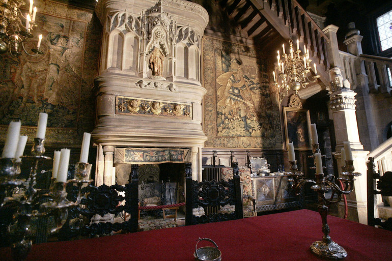 Une vue du salon renaissance de la maison de Pierre Loti à Rochefort, transformée en musée