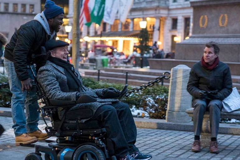 Kevin Hart et Bryan Cranston dans une scène de "The Upside", version US d'"Intouchables"