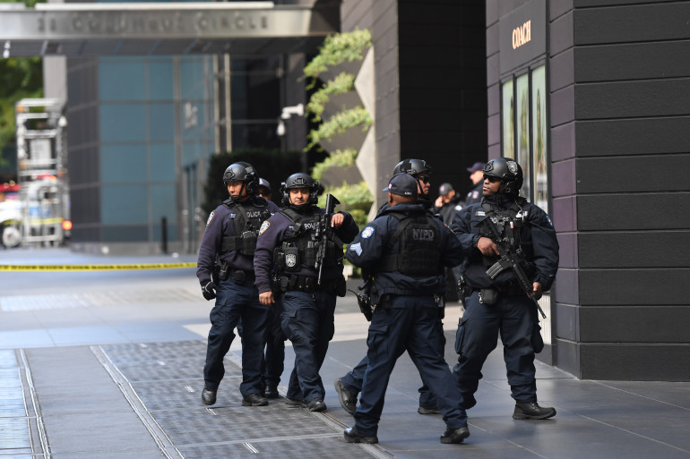 Des policiers devant le siège de CNN, le 24 octobre 2018