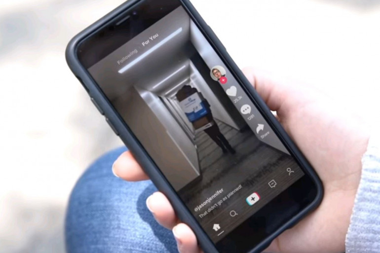 L'application TikTok fait un carton dans les cours de récréation en France