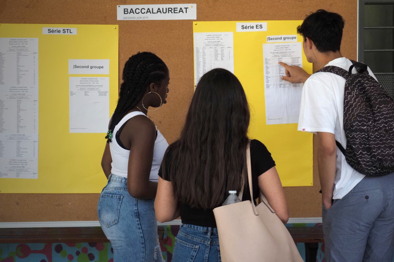 Bac 2019 : des élèves découvrent leur résultats